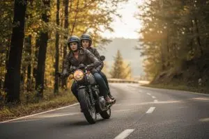Passager moto : quel âge minimum pour prendre la route ?