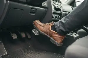 Arthrodèse cheville et conduite automobile : ce qu’il faut savoir